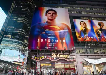 "Superman" Recauda $314.5 Millones y Se Impone en Taquillas Globales