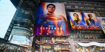 "Superman" Recauda $314.5 Millones y Se Impone en Taquillas Globales