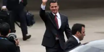 BUENOS AIRES, ARGENTINA - NOVEMBER 29: President of Mexico Enrique Peña Nieto waves as he arrives to Buenos Aires for G20 Leaders' Summit 2018 at Ministro Pistarini International Airport on November 29, 2018 in Ezeiza, Buenos Aires, Argentina. Leaders of the G20 group of nations are meeting for the November 30th - December 1st summit. (Photo by Daniel Jayo/Getty Images)