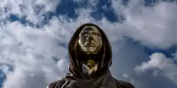 BUDAPEST, HUNGARY - SEPTEMBER 22: A statue of Satoshi Nakamoto, a presumed pseudonym used by the inventor of Bitcoin, is displayed in Graphisoft Park on September 22, 2021 in Budapest, Hungary. The statue's creators, Reka Gergely and Tamas Gilly, used anonymized facial features, as Nakamoto's true identify remains unconfirmed. (Photo by Janos Kummer/Getty Images)