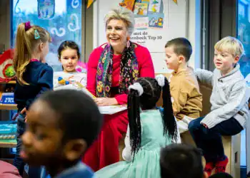 HOOGVLIET, NETHERLANDS - JANUARY 25: Princess Laurentien of The Netherlands reads for children at primary school De Notenkraker from the book "Maximiliaan Modderman geeft een feestje" on January 25, 2023 in Hoogvliet, Netherlands. (Photo by P van Katwijk/Getty Images)