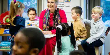 HOOGVLIET, NETHERLANDS - JANUARY 25: Princess Laurentien of The Netherlands reads for children at primary school De Notenkraker from the book "Maximiliaan Modderman geeft een feestje" on January 25, 2023 in Hoogvliet, Netherlands. (Photo by P van Katwijk/Getty Images)