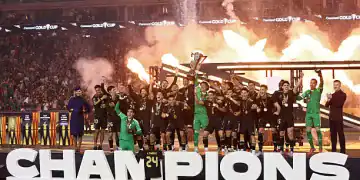 HOUSTON, TEXAS - JULY 06: Mexico lifts the trophy after beating the United States 2-1 to win the CONCACAF Gold Cup 2025 at NRG Stadium on July 06, 2025 in Houston, Texas. (Photo by Omar Vega/Getty Images)