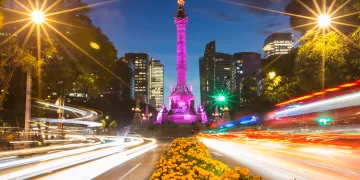 Ángel de la Independencia, Ciudad de México, DIARIO FINANCIERO, vía Shutterstock