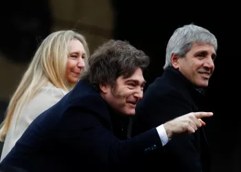 FOTO DE ARCHIVO: El presidente argentino gesticula durante un acto en la Sociedad Rural argentina en Buenos Aires, Argentina, July 26, 2025. REUTERS/Matias Baglietto