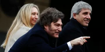 FOTO DE ARCHIVO: El presidente argentino gesticula durante un acto en la Sociedad Rural argentina en Buenos Aires, Argentina, July 26, 2025. REUTERS/Matias Baglietto