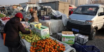 Foto de archivo de un mercado callejeron en Pekín
Ene 12, 2024. REUTERS/Florence Lo