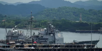 USS Lake Erie canal de Panamá