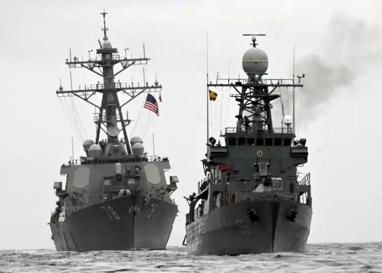 EE.UU. despliega buques