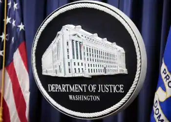 El Departamento de Justicia de EE. UU. informó que 13 personas están acusadas, de las cuales cuatro esperan en la República Dominicana