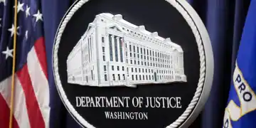 El Departamento de Justicia de EE. UU. informó que 13 personas están acusadas, de las cuales cuatro esperan en la República Dominicana