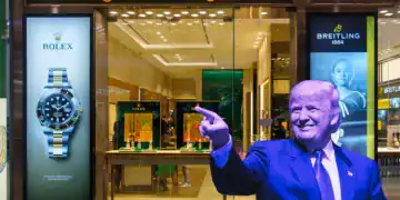 Cover de noticias - Diario Financiero. fotomontaje tienda Rolex y Donald Trump