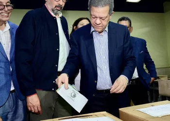 Leonel Fernández Vota en Internas de FP
