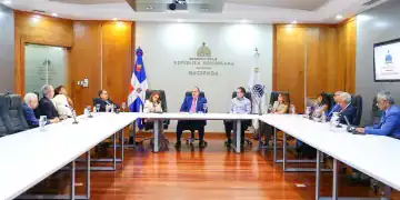 Ministro Magín Díaz Se Reúne Con Empresarios Para Dialogar Economía