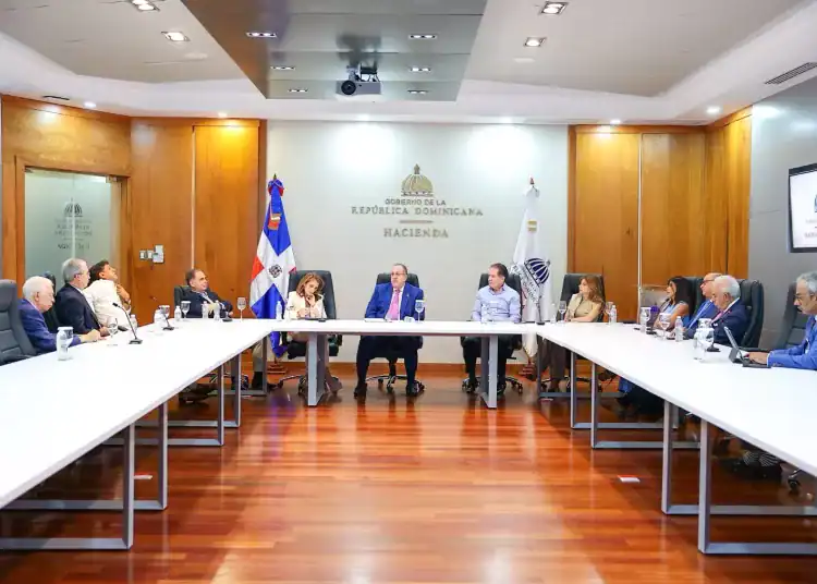 Ministro Magín Díaz Se Reúne Con Empresarios Para Dialogar Economía