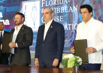 Presidente Abinader encabeza histórica firma de acuerdo entre RD y la FCC