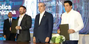 Presidente Abinader encabeza histórica firma de acuerdo entre RD y la FCC