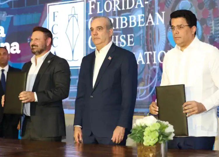 Presidente Abinader encabeza histórica firma de acuerdo entre RD y la FCC