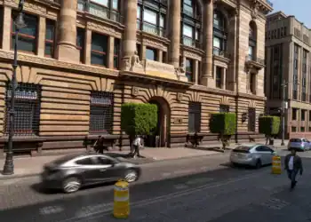 The Bank of Mexico (Banxico) headquarters in Mexico City, Mexico, on Wednesday, Nov. 6, 2024. The Mexican peso, which is often seen as the currency most vulnerable to Trump's trade policies, trimmed losses after falling as much as 3.5% earlier  reaching its lowest since August 2022. Photographer: Stephania Corpi/Bloomberg via Getty Images