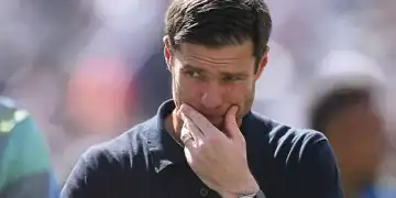 EAST RUTHERFORD, NEW JERSEY - JULY 09: Xabi Alonso, Head Coach of Real Madrid C.F, looks dejected during the FIFA Club World Cup 2025 semi-final match between Paris Saint-Germain and Real Madrid CF at MetLife Stadium on July 09, 2025 in East Rutherford, New Jersey. (Photo by Buda Mendes/Getty Images)