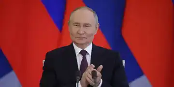 MOSCOW, RUSSIA - JULY 31 (RUSSIA OUT) Russian President Vladimir Putin applauds during Russian-Laotian talks at the Kremlin on July 31, 2025 in Moscow, Russia. President of Laos Sisoulith is on an official visit to Russia. (Photo by Contributor/Getty Images)