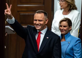 El Nacionalista Karol Nawrocki Investido Presidente de Polonia