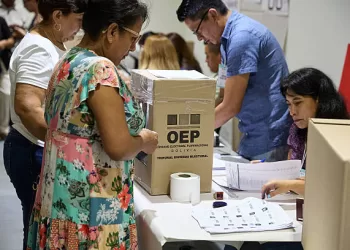 MADRID, SPAIN - AUGUST 17: Hundreds of people exercise their right to vote in Bolivia's General Elections 2025, at the Pipo Velasco Youth Center, on August 17, 2025, in Madrid, Spain. The citizens of Bolivia are called this Sunday to vote in presidential and legislative elections that, barring surprises, will mark a political turning point in a country dominated for almost two decades by the Movement Towards Socialism (MAS) that was once launched by Evo Morales and has been broken by fratricidal struggles. (Photo By Jesus Hellin/Europa Press via Getty Images)