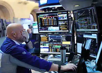 NEW YORK, NEW YORK - AUGUST 22: Traders work on the floor of the New York Stock Exchange during morning trading on August 22, 2025 in New York City. Stocks opened up high amid Federal Reserve Chair Jerome Powell’s speech at the annual Jackson Hole Economic Symposium with the Dow Jones leading the way opening up over 600 points.  (Photo by Michael M. Santiago/Getty Images)