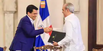 Luis Abinader y David Collado durante encuentro por terrenos del hotel santo domingo