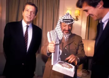 Adolfo Suárez fue el primer líder occidental en recibir oficialmente a Yasir Arafat.