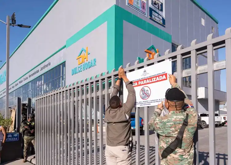 MIVED clausura naves y plazas comerciales