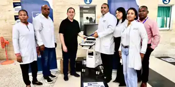 SNS entrega equipos médicos y supervisa obras hospitalarias en el Este para mejorar calidad de los servicios de salud.