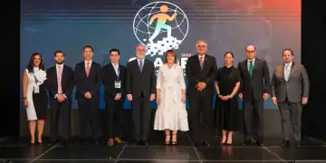 Representantes de Felaban, ABA y ejecutivos bancarios en la apertura del CLADE 2025