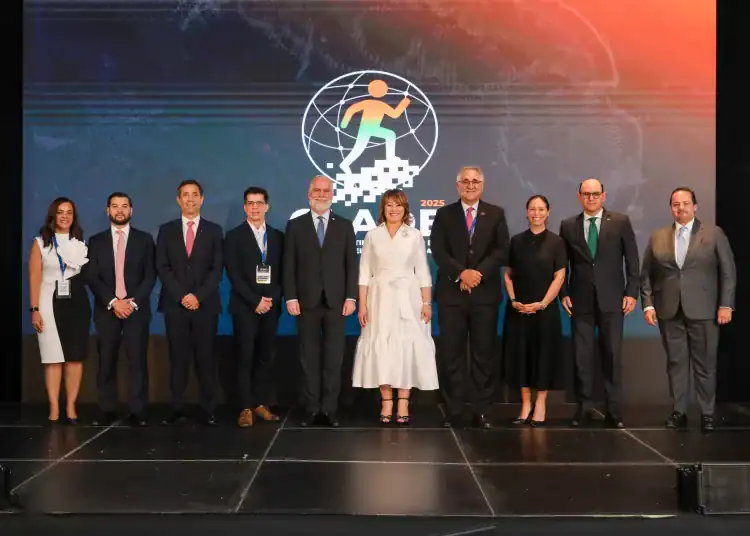 Representantes de Felaban, ABA y ejecutivos bancarios en la apertura del CLADE 2025