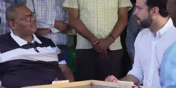 Rafael Paz conversa en La Capicúa con Varsovia. vía Roberto Cavada