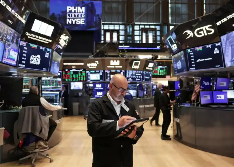 A trader works on the floor at the New York Stock Exchange (NYSE) in New York City, U.S., September 3, 2025. REUTERS/Jeenah Moon/File Photo