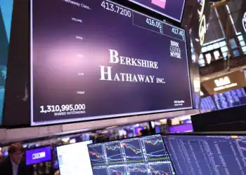 NEW YORK, NEW YORK - AUGUST 06: The Berkshire Hathaway Inc. company logo is displayed on a screen at the New York Stock Exchange during morning trading on August 06, 2024 in New York City. Stocks opened up slightly up in the three major indexes a day after the Dow Jones and the S & P 500 had their worst day of trading since 2022, amid a global market sell-off centered around fears of a U.S. recession. (Photo by Michael M. Santiago/Getty Images)