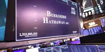 NEW YORK, NEW YORK - AUGUST 06: The Berkshire Hathaway Inc. company logo is displayed on a screen at the New York Stock Exchange during morning trading on August 06, 2024 in New York City. Stocks opened up slightly up in the three major indexes a day after the Dow Jones and the S & P 500 had their worst day of trading since 2022, amid a global market sell-off centered around fears of a U.S. recession. (Photo by Michael M. Santiago/Getty Images)