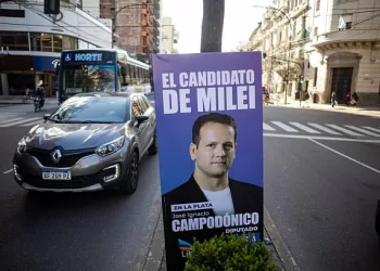 Campaign signage for the La Libertad Avanza party in La Plata, Buenos Aires province, Argentina, on Thursday, Sept. 4, 2025. The upcoming vote in Buenos Aires province is seen by investors as a key signal of what's to come in October, when all of Argentina heads to the polls to renew a large chunk of Congress. Photographer: Tomas Cuesta/Bloomberg via Getty Images