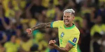 RIO DE JANEIRO, BRAZIL - SEPTEMBER 04: Bruno Guimaraes of Brazil celebrates after scoring the team's third goal during the South American FIFA World Cup 2026 Qualifier match between Brazil and Chile at Maracana Stadium on September 04, 2025 in Rio de Janeiro, Brazil. (Photo by Buda Mendes/Getty Images)