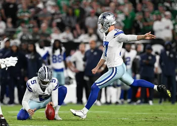 PHILADELPHIA, PA - SEPTEMBER 04: Dallas Cowboys place kicker Brandon Aubrey (17) kicks a field goal during the game between the Dallas Cowboys and the Philadelphia Eagles on September 4th, 2025 at Lincoln Financial Field in Philadelphia, PA. (Photo by Terence Lewis/Icon Sportswire via Getty Images)