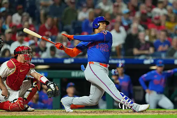 PHILADELPHIA, PENNSYLVANIA - SEPTEMBER 9: Juan Soto #22 of the New York Mets bats against the Philadelphia Phillies at Citizens Bank Park on September 9, 2025 in Philadelphia, Pennsylvania. The Phillies defeated the Mets 9-3. (Photo by Mitchell Leff/Getty Images)