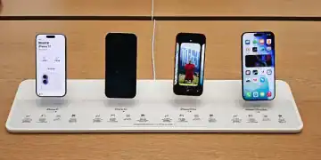 HONG KONG, CHINA - SEPTEMBER 19: iPhone 17 series smartphones are on display at an Apple flagship store on the launch day of the iPhone 17 on September 19, 2025 in Hong Kong, China. (Photo by Xu Kaicheng/VCG via Getty Images)