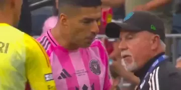 luis suares escupio a rival