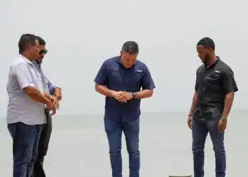 Jean Luis Rodríguez supervisa puertos y muelles tras paso de Melissa