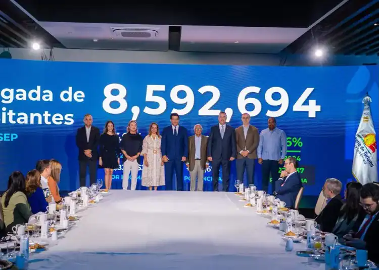 Turismo Dominicano Rompe Récord con Más de 8.5 Millones de Visitantes