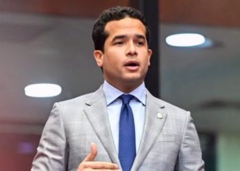 Omar Fernández Celebra Aprobación del Código Procesal Penal