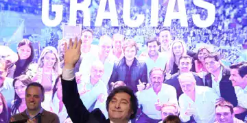 El presidente de Argentina, Javier Milei, celebraba los resultados de las elecciones legislativas, este domingo en Buenos Aires. (Argentina) JUAN IGNACIO RONCORONI (EFE)