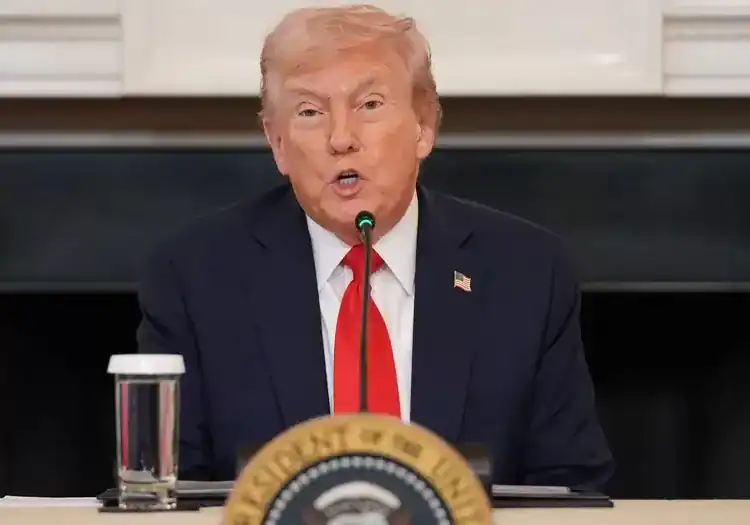 Trump impone nuevos aranceles del 100% a China