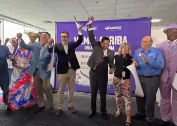 Corte de cinta con autoridades